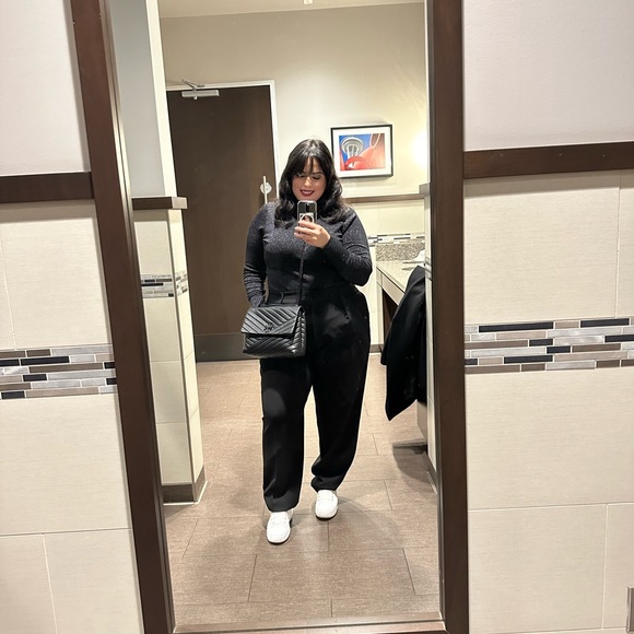 Meet your Posher, Victoria. - Picture 1 of 1